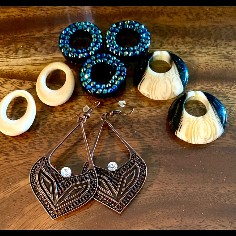 Makers Beautiful beads, Stone and Sparkle! And a cute pair of earrings to boot!